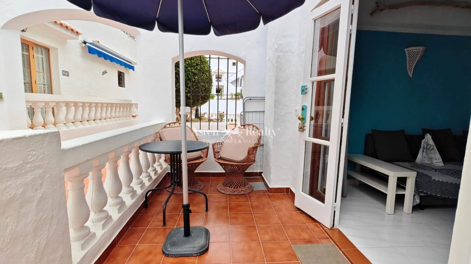 Leilighet til salgs i Los Cristianos med svømmebasseng - € 198 000 (Ref: 9761296)