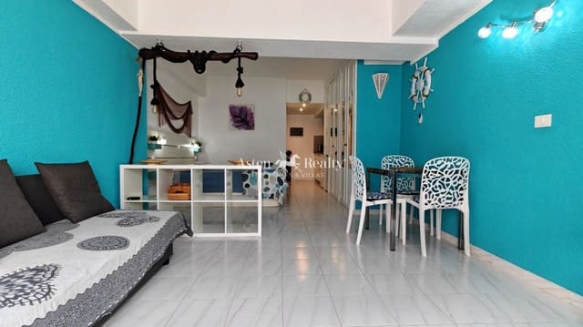 Leilighet til salgs i Los Cristianos, Arona med svømmebasseng - € 198 000 (Ref: 9761296)