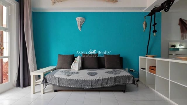 Leilighet til salgs i Los Cristianos, Arona med svømmebasseng - € 198 000 (Ref: 9761296)