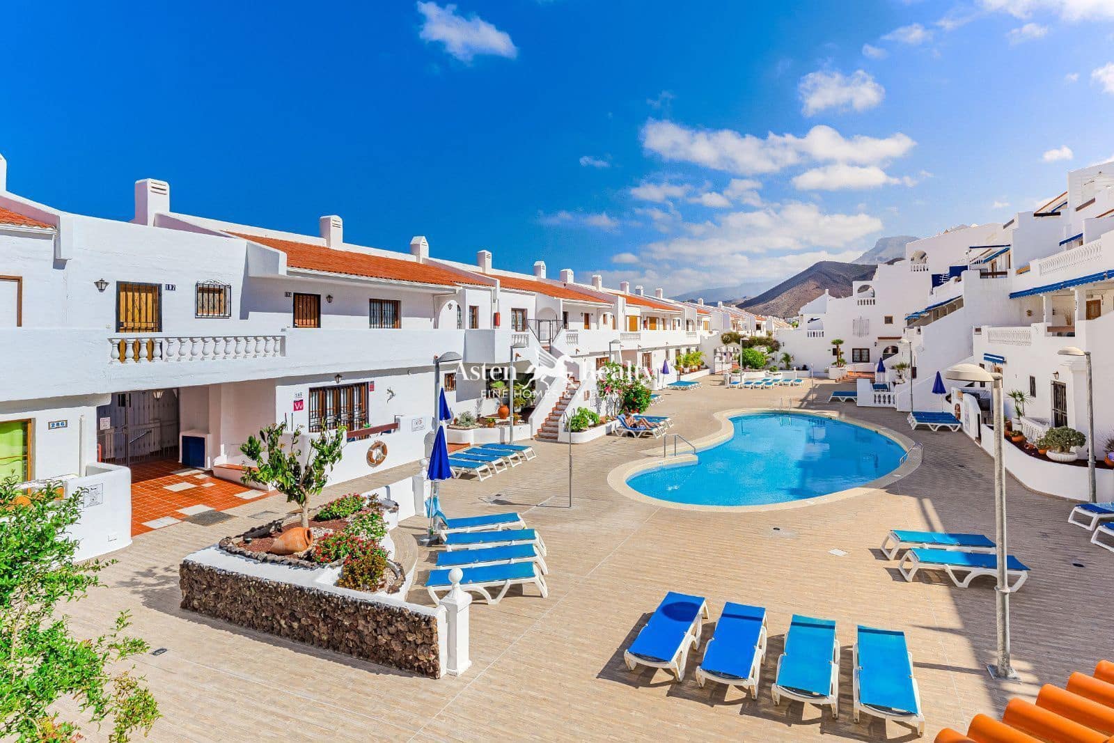 Leilighet til salgs i Los Cristianos med svømmebasseng - € 198 000 (Ref: 9761296)