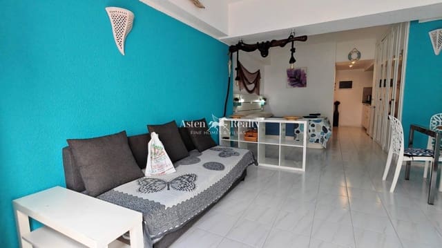 Leilighet til salgs i Los Cristianos, Arona med svømmebasseng - € 198 000 (Ref: 9761296)