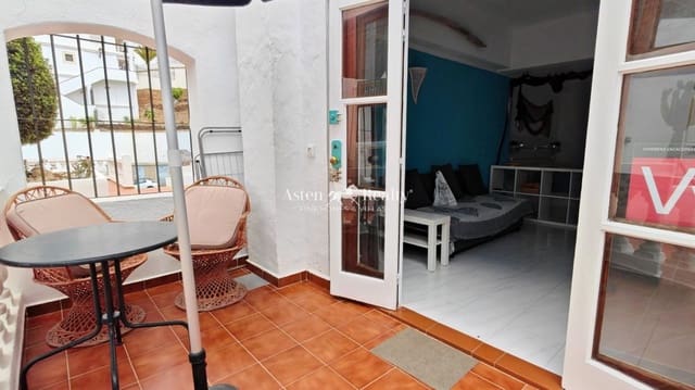 Leilighet til salgs i Los Cristianos, Arona med svømmebasseng - € 198 000 (Ref: 9761296)