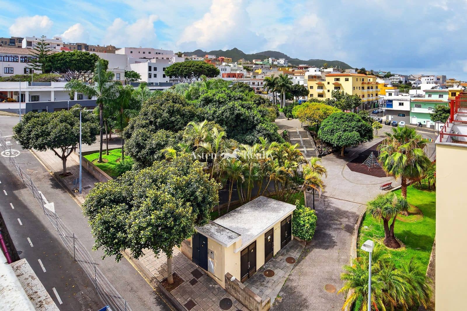 4 bedroom Penthouse for sale in San Cristobal de La Laguna with garage - € 348,000 (Ref: 9772449)