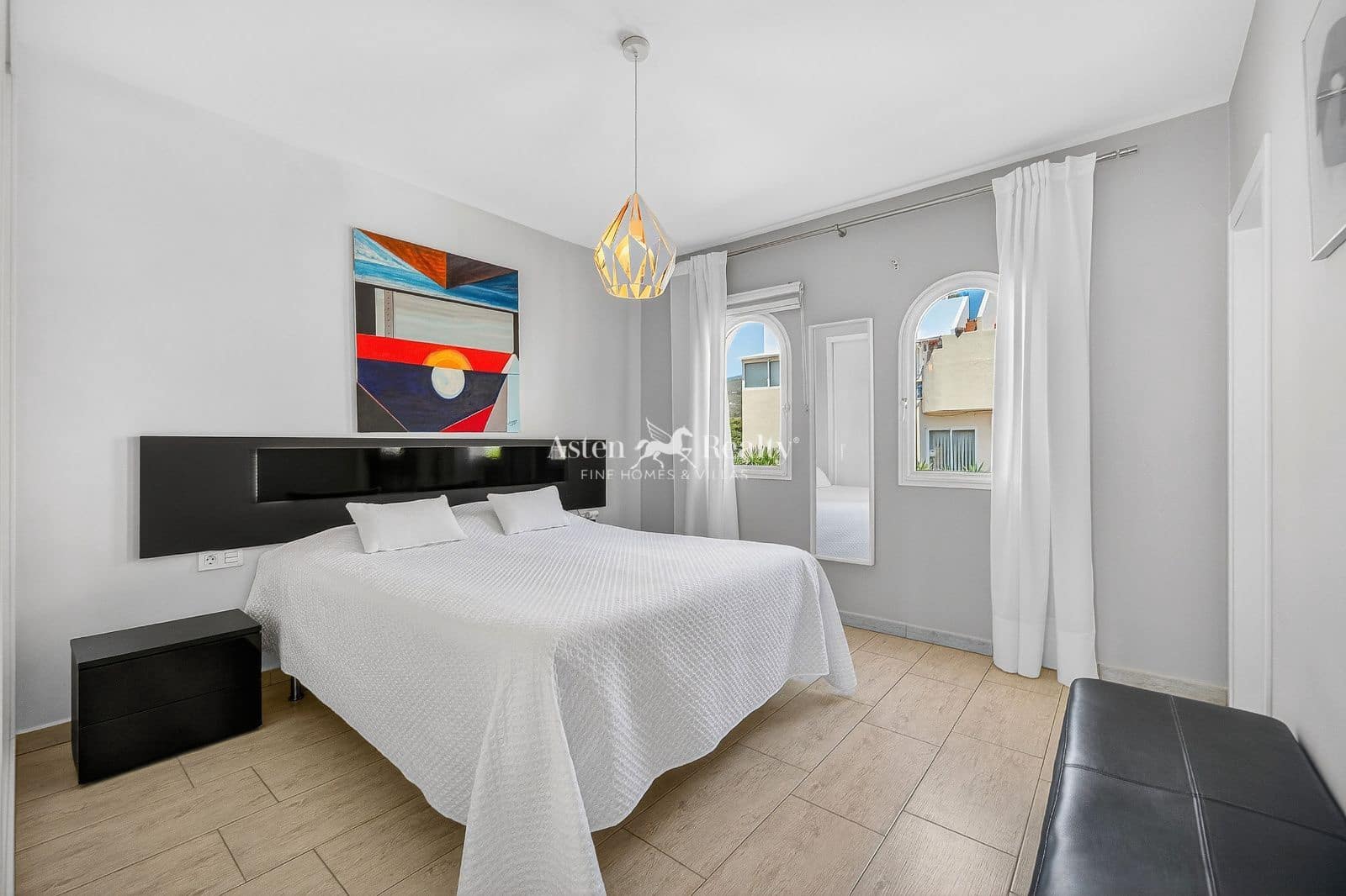 3 soveværelse Byhus til salg i Playa Paraiso med swimmingpool garage - € 695.000 (Ref: 9777249)