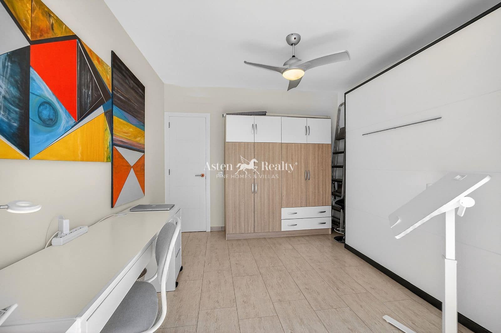 3 soveværelse Byhus til salg i Playa Paraiso med swimmingpool garage - € 695.000 (Ref: 9777249)