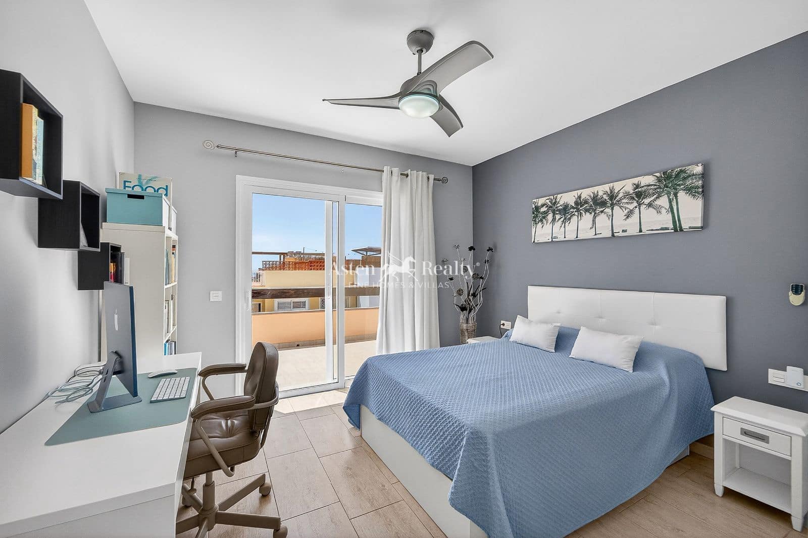 3 soveværelse Byhus til salg i Playa Paraiso med swimmingpool garage - € 695.000 (Ref: 9777249)