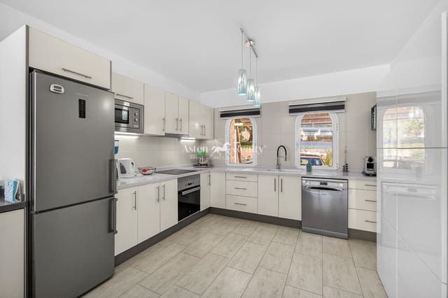 3 soveværelse Byhus til salg i Playa Paraiso, Adeje med swimmingpool garage - € 695.000 (Ref: 9777249)