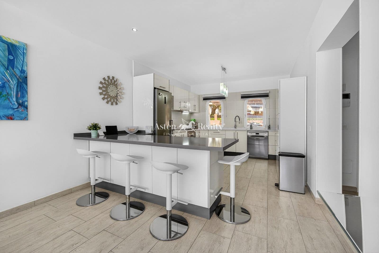 3 soveværelse Byhus til salg i Playa Paraiso med swimmingpool garage - € 695.000 (Ref: 9777249)