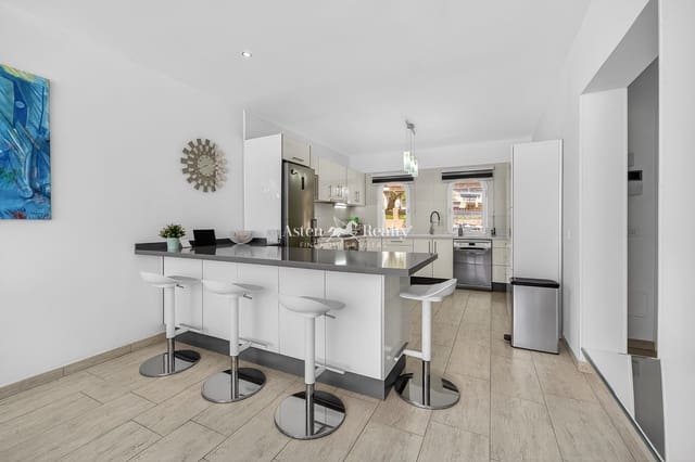 3 soveværelse Byhus til salg i Playa Paraiso, Adeje med swimmingpool garage - € 695.000 (Ref: 9777249)