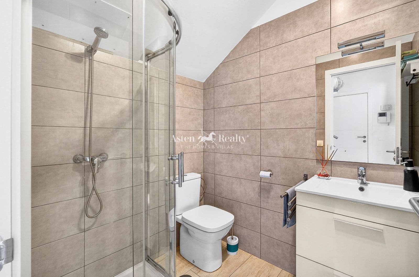 3 soveværelse Byhus til salg i Playa Paraiso med swimmingpool garage - € 695.000 (Ref: 9777249)