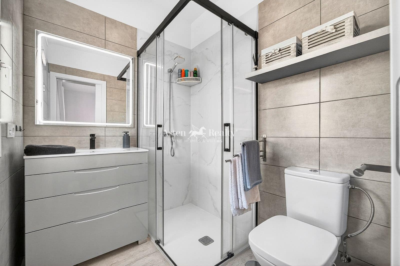 3 soveværelse Byhus til salg i Playa Paraiso med swimmingpool garage - € 695.000 (Ref: 9777249)