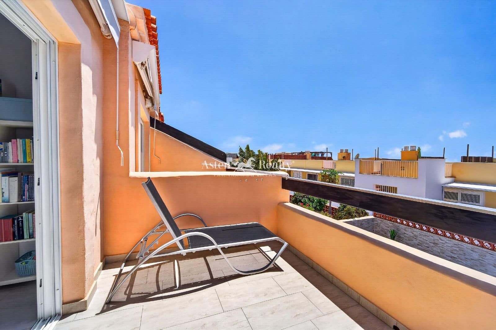 3 soveværelse Byhus til salg i Playa Paraiso med swimmingpool garage - € 695.000 (Ref: 9777249)