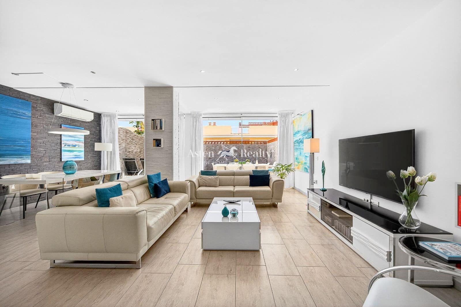 3 soveværelse Byhus til salg i Playa Paraiso med swimmingpool garage - € 695.000 (Ref: 9777249)