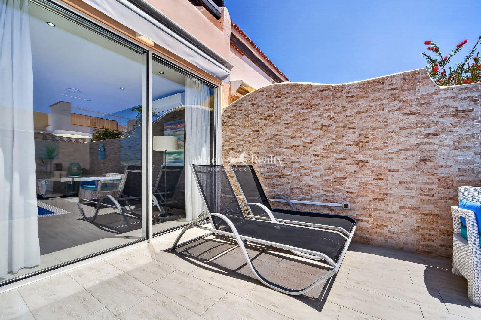 3 soveværelse Byhus til salg i Playa Paraiso med swimmingpool garage - € 695.000 (Ref: 9777249)