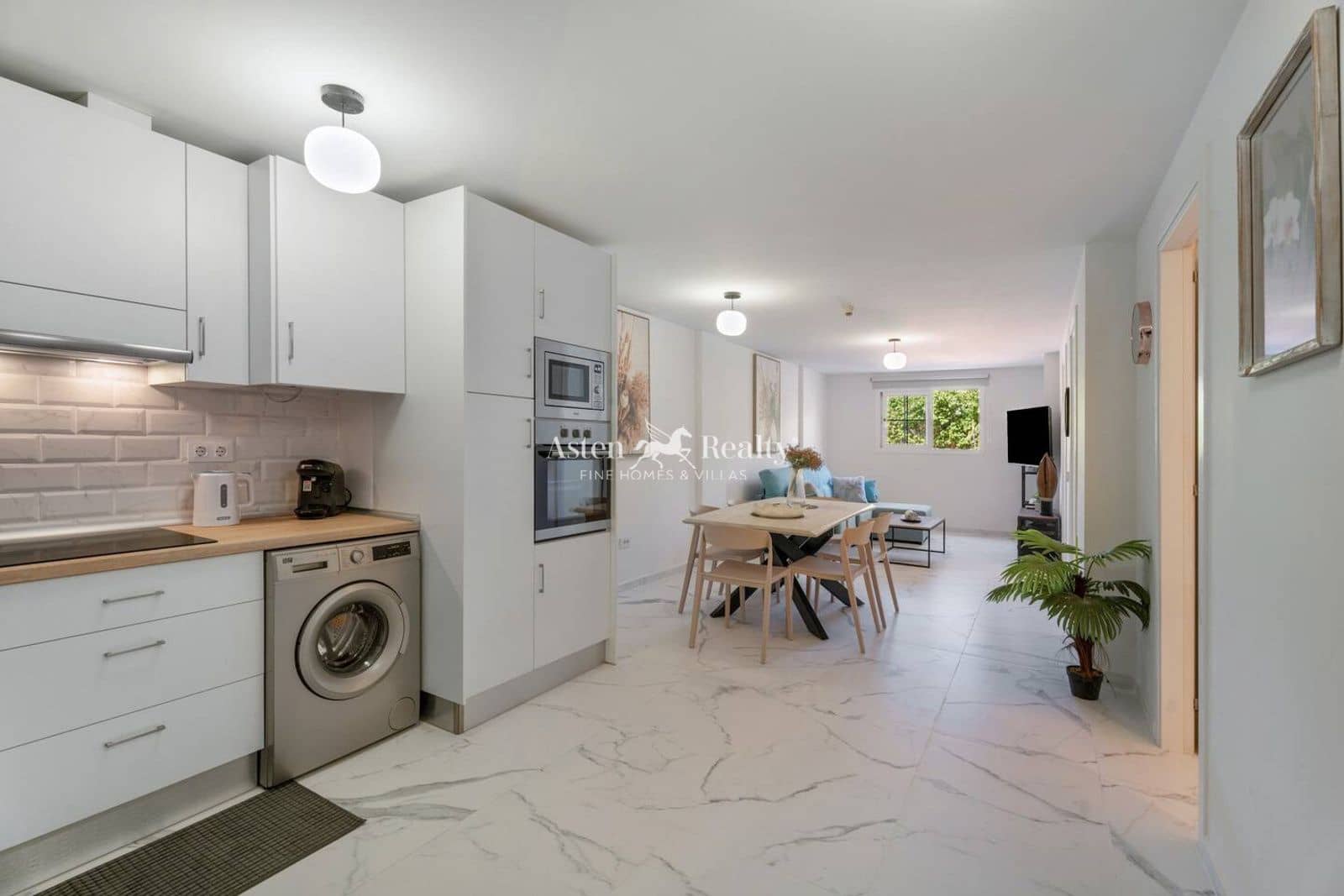 2 sypialnia Mieszkanie na sprzedaż w Playa de las Americas z basenem - 265 000 € (Ref: 9778645)