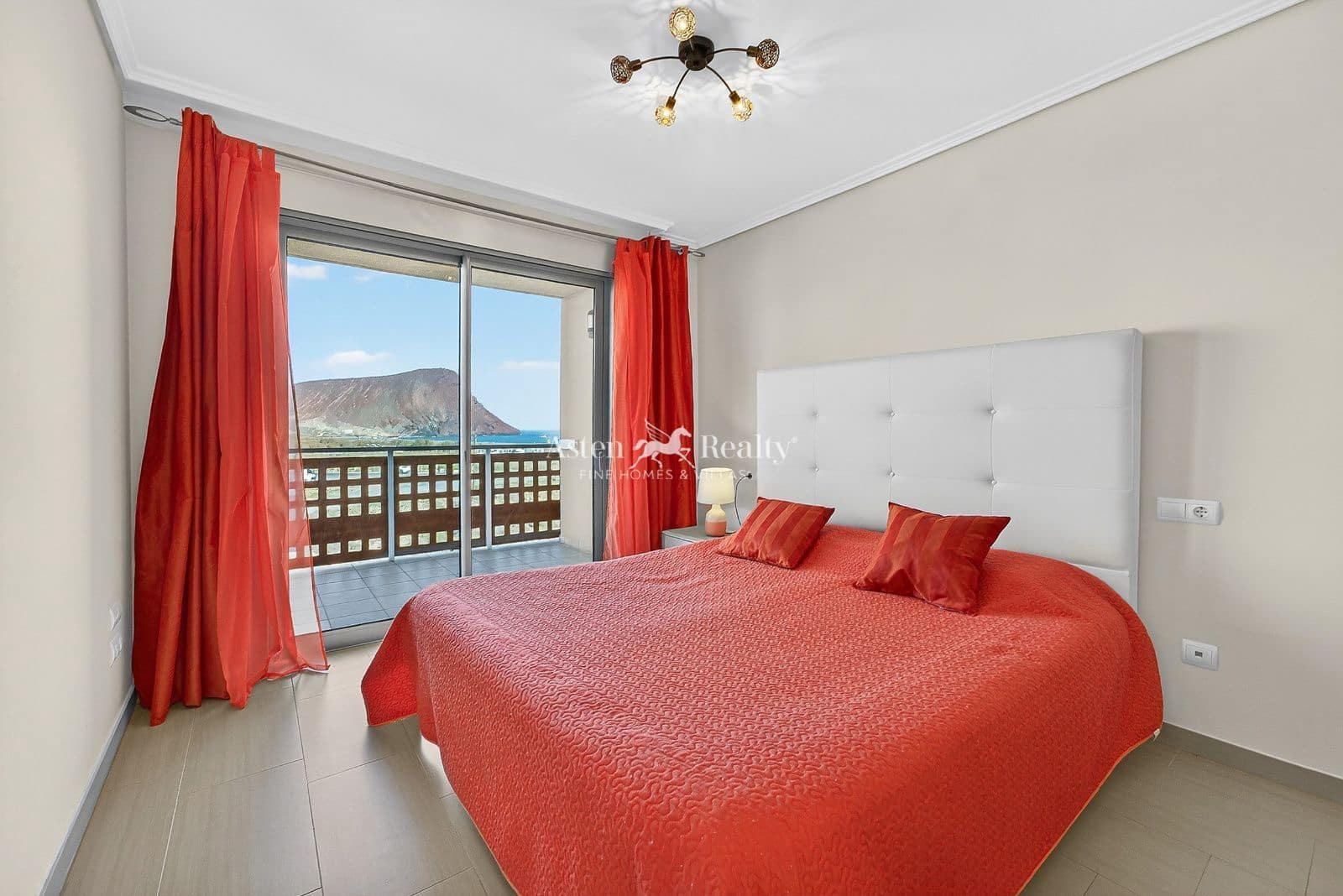 2 quarto Apartamento para venda em El Medano com piscina garagem - 445 000 € (Ref: 9793656)