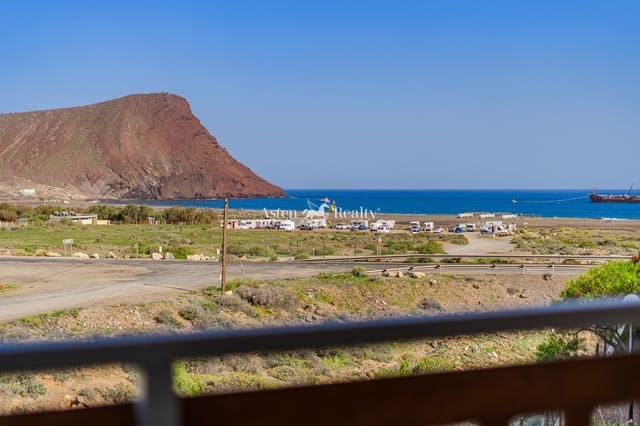 2 quarto Apartamento para venda em El Medano, Granadilla de Abona com piscina garagem - 445 000 € (Ref: 9793656)