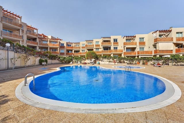 2 soverom Leilighet til salgs i El Medano, Granadilla de Abona med svømmebasseng garasje - € 445 000 (Ref: 9793656)
