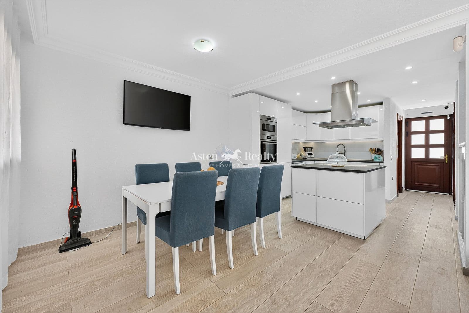 3 slaapkamer Flat te koop in Torviscas met garage - € 474.995 (Ref: 9793657)