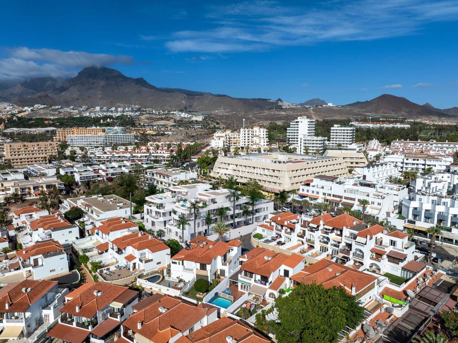 3 soverom Penthouse til salgs i Playa de las Americas med svømmebasseng garasje - € 2 219 336 (Ref: 9797764)