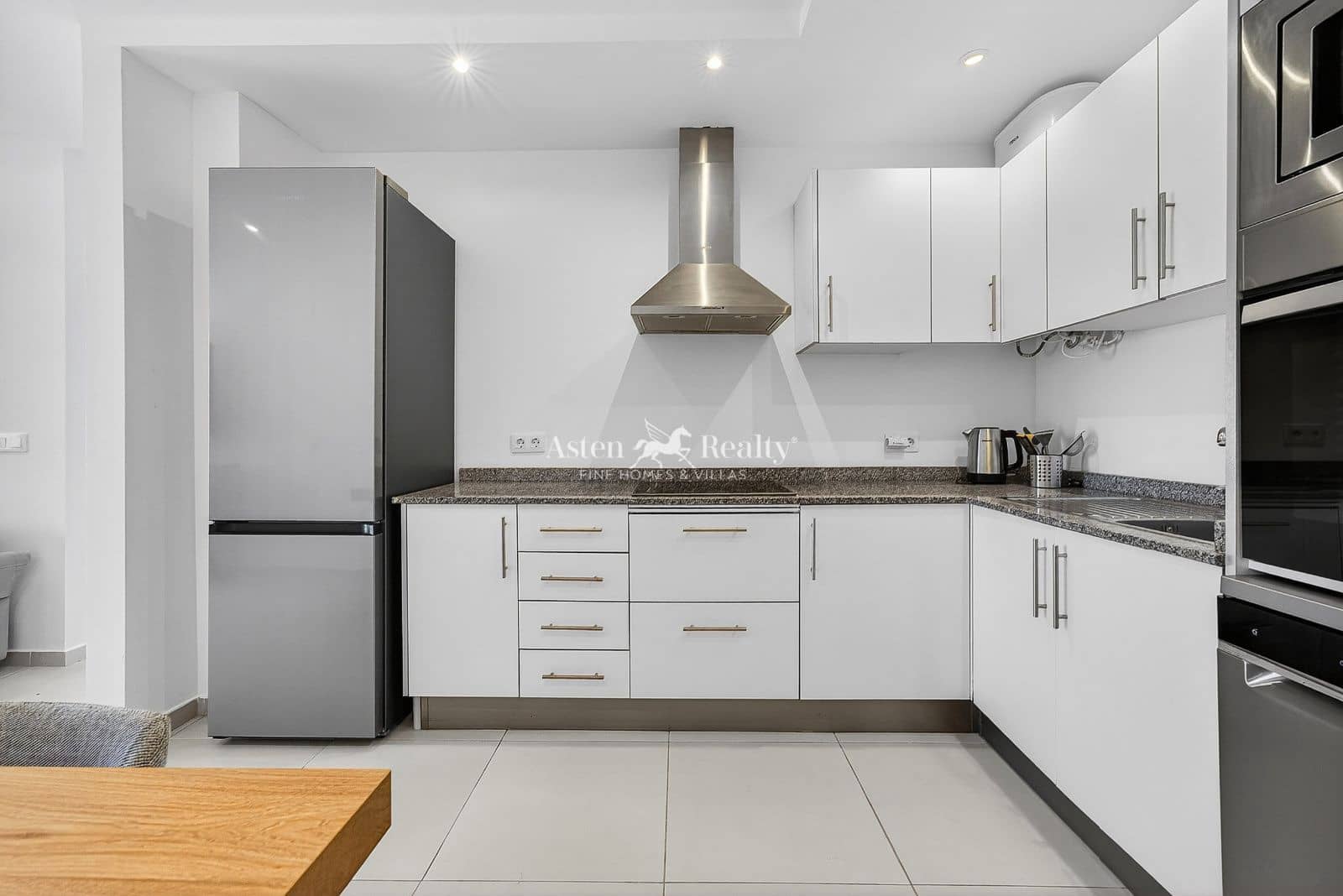 2 bedroom Flat for sale in Adeje with garage - € 340,000 (Ref: 9798385)