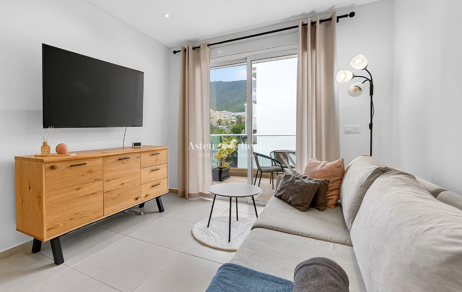 2 bedroom Flat for sale in Adeje with garage - € 340,000 (Ref: 9798385)