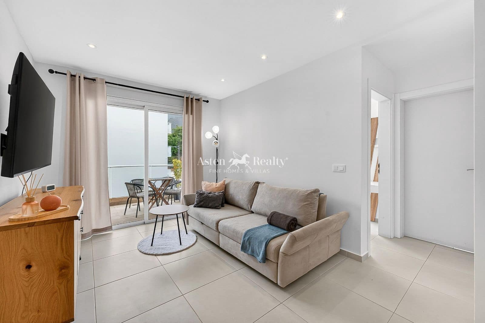 2 bedroom Flat for sale in Adeje with garage - € 340,000 (Ref: 9798385)