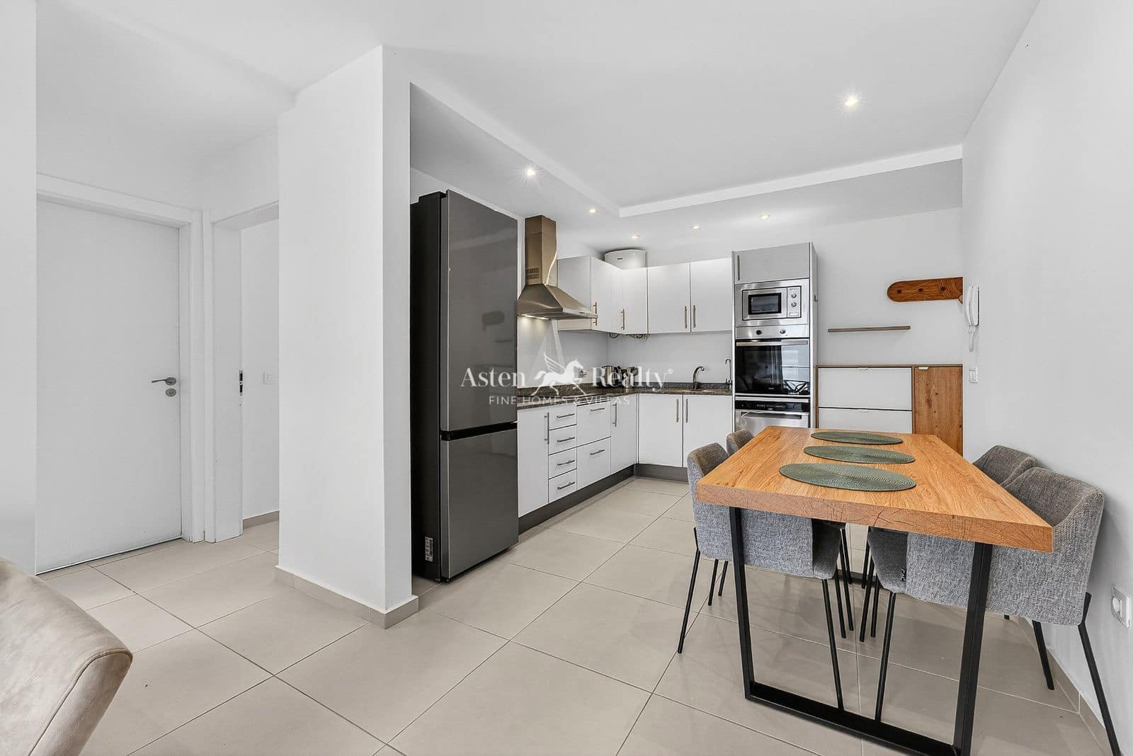 2 bedroom Flat for sale in Adeje with garage - € 340,000 (Ref: 9798385)