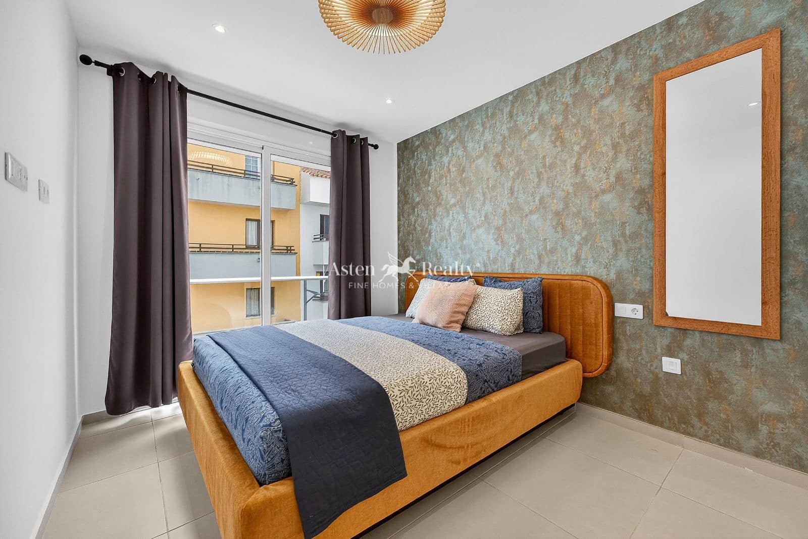 2 bedroom Flat for sale in Adeje with garage - € 340,000 (Ref: 9798385)