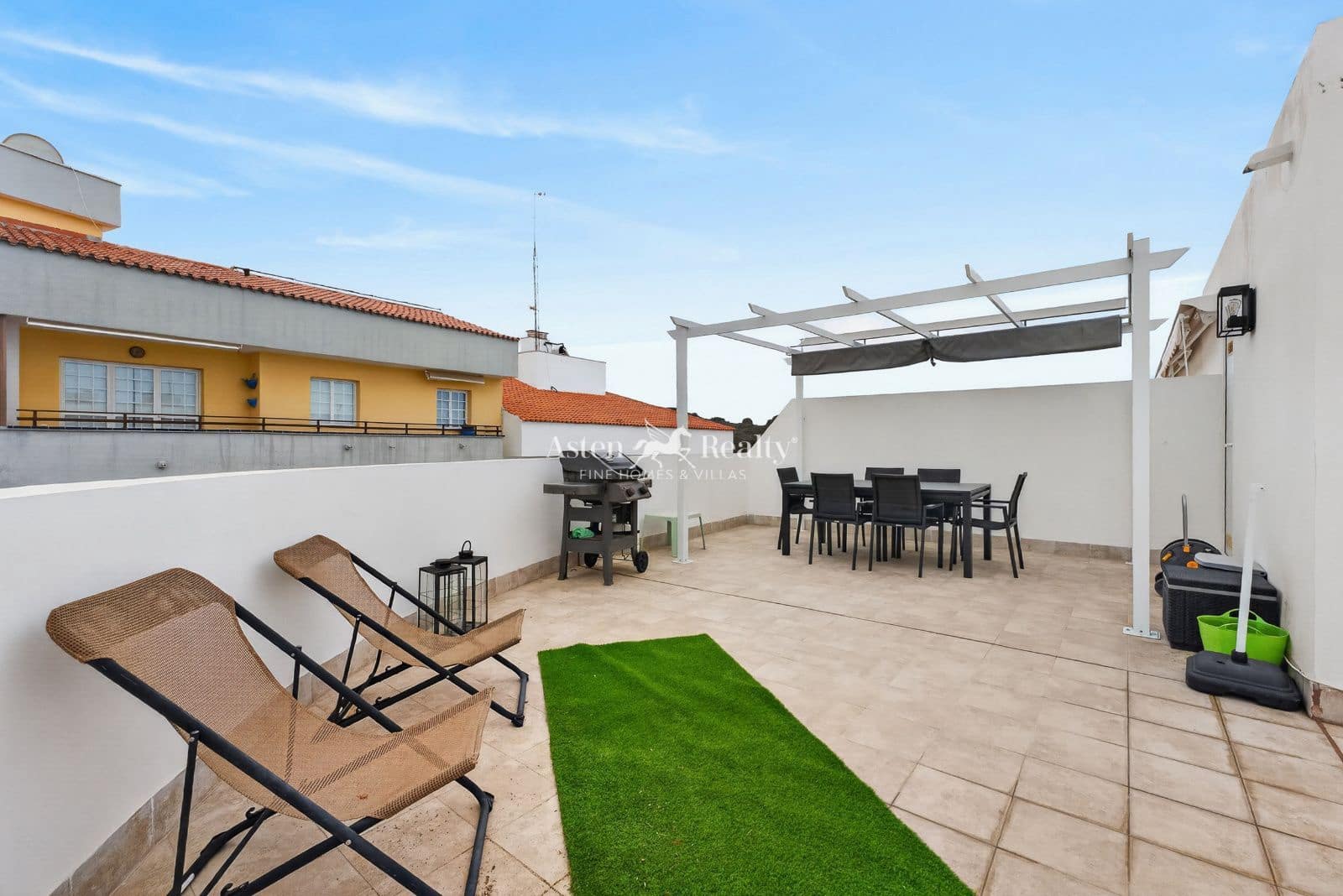 2 bedroom Flat for sale in Adeje with garage - € 340,000 (Ref: 9798385)
