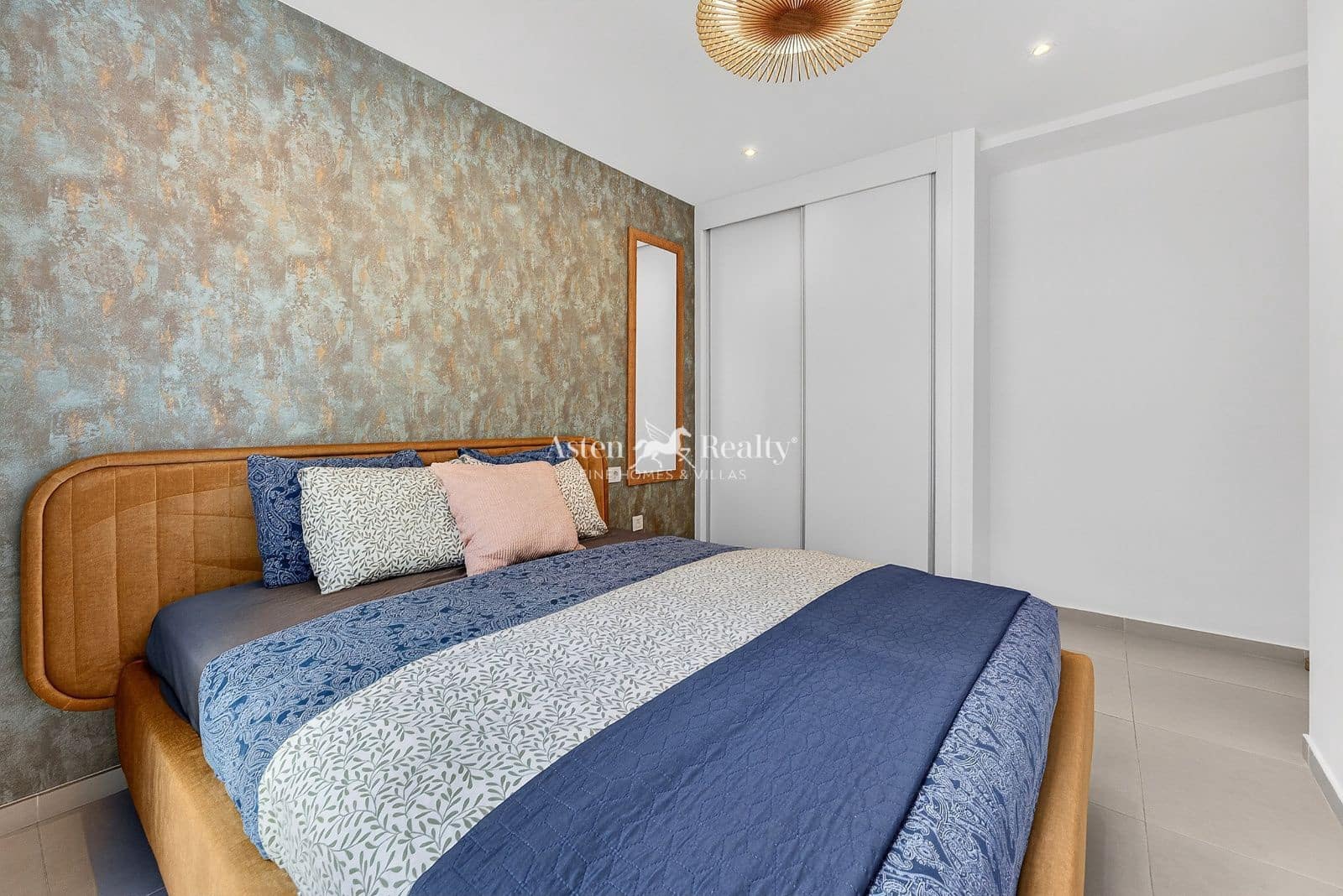 2 bedroom Flat for sale in Adeje with garage - € 340,000 (Ref: 9798385)