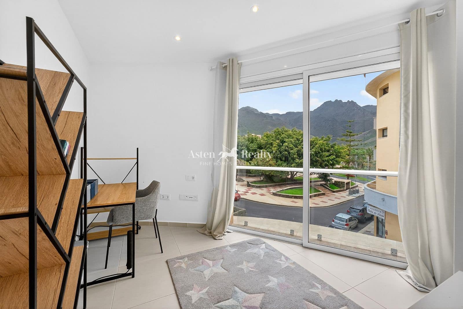 2 bedroom Flat for sale in Adeje with garage - € 340,000 (Ref: 9798385)