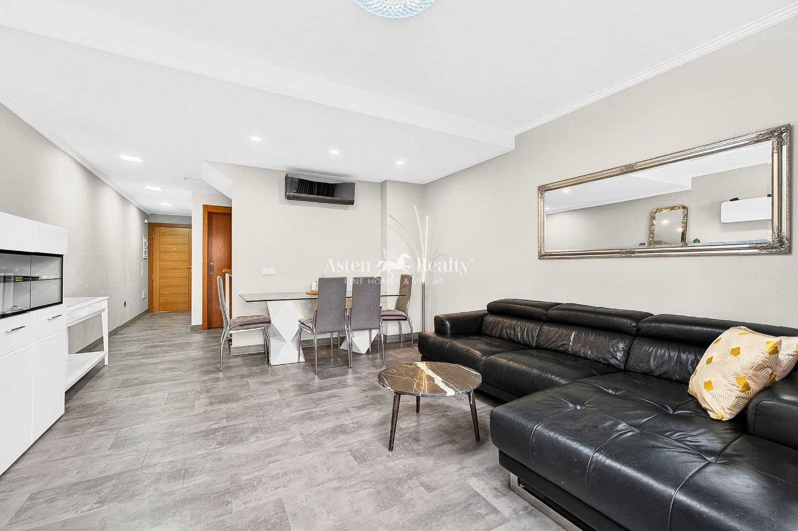 3 quarto Casa em Banda para venda em Torviscas com piscina garagem - 470 000 € (Ref: 9802960)