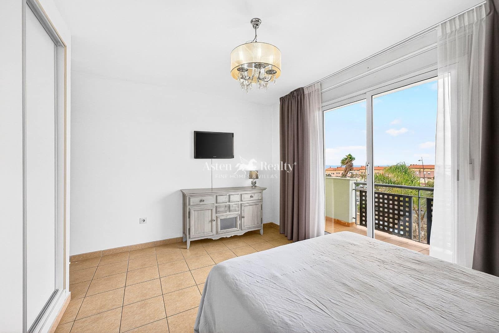 3 quarto Casa em Banda para venda em Torviscas com piscina garagem - 470 000 € (Ref: 9802960)