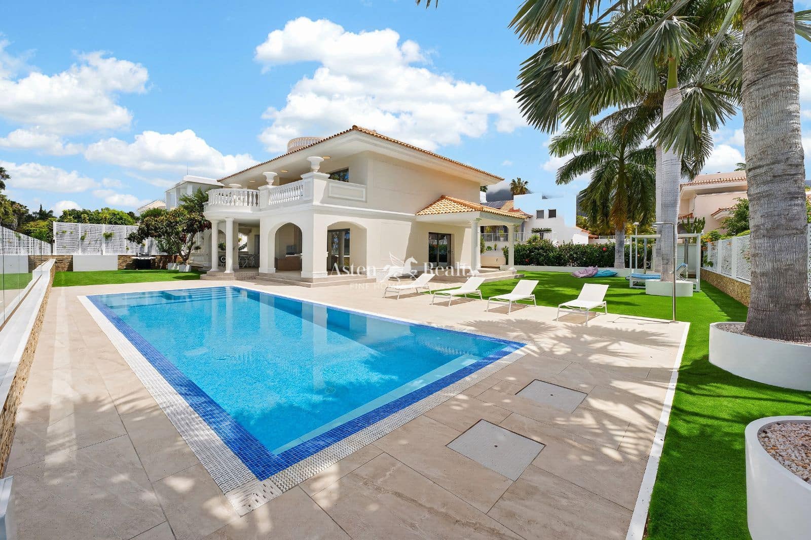 4 chambre Maison de Ville à vendre à La Caleta Adeje avec piscine garage - 3 500 000 € (Ref: 9816193)