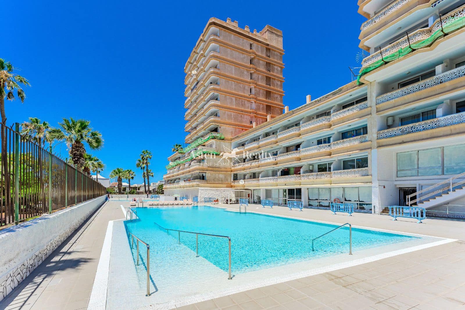 1 bedroom Penthouse for sale in Playa de las Americas with pool - € 305,000 (Ref: 9819333)