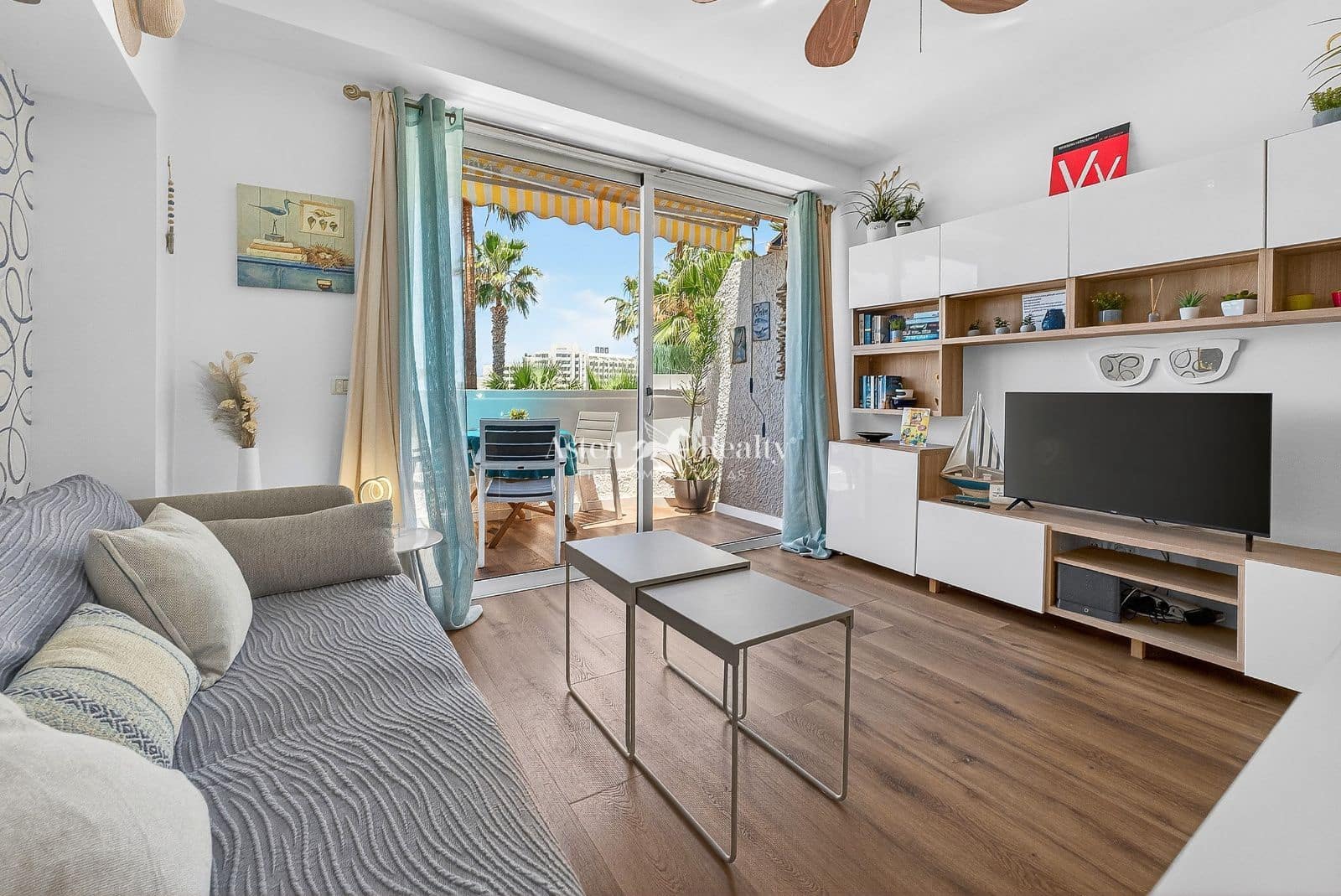 1 bedroom Penthouse for sale in Playa de las Americas with pool - € 305,000 (Ref: 9819333)