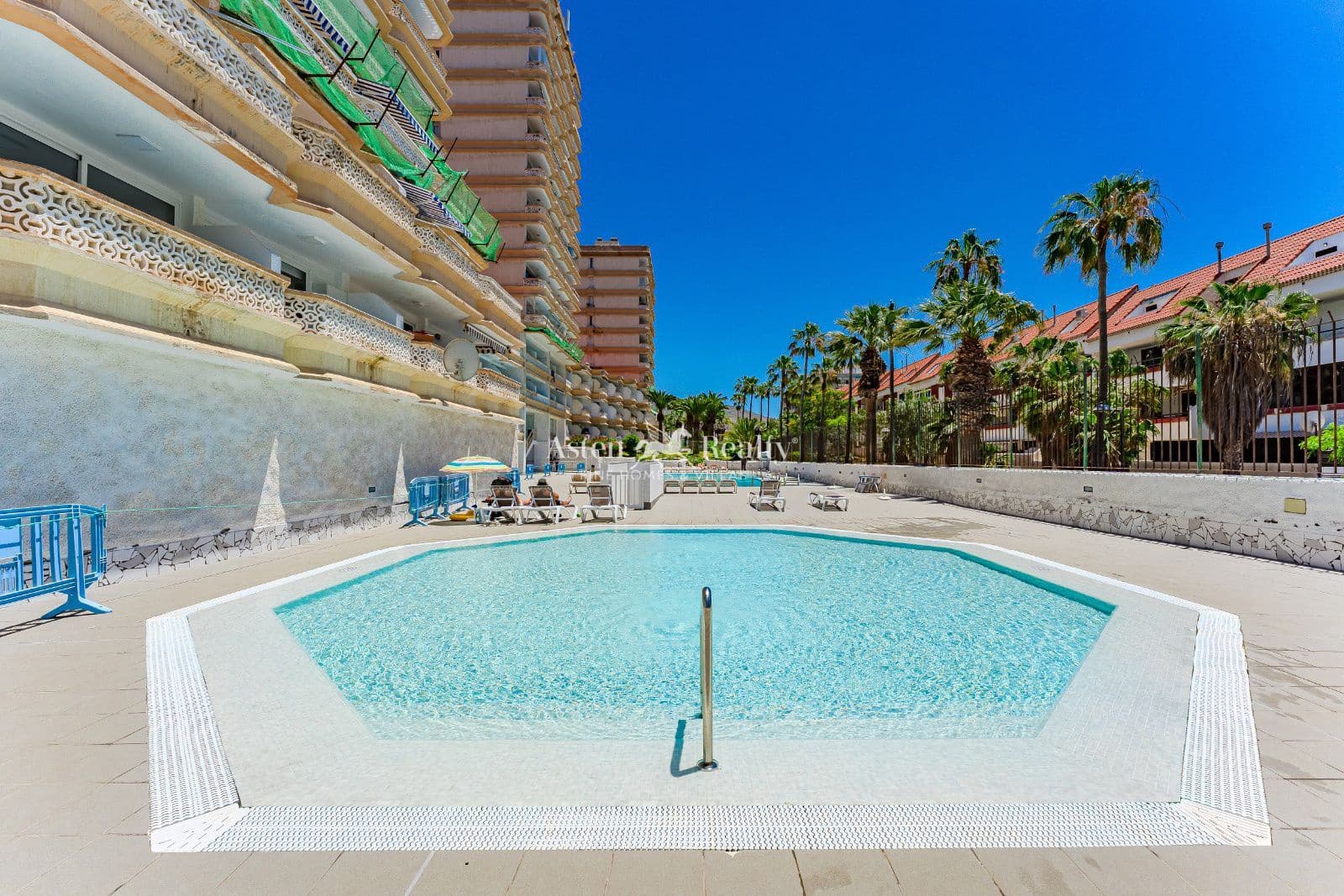 1 bedroom Penthouse for sale in Playa de las Americas with pool - € 305,000 (Ref: 9819333)