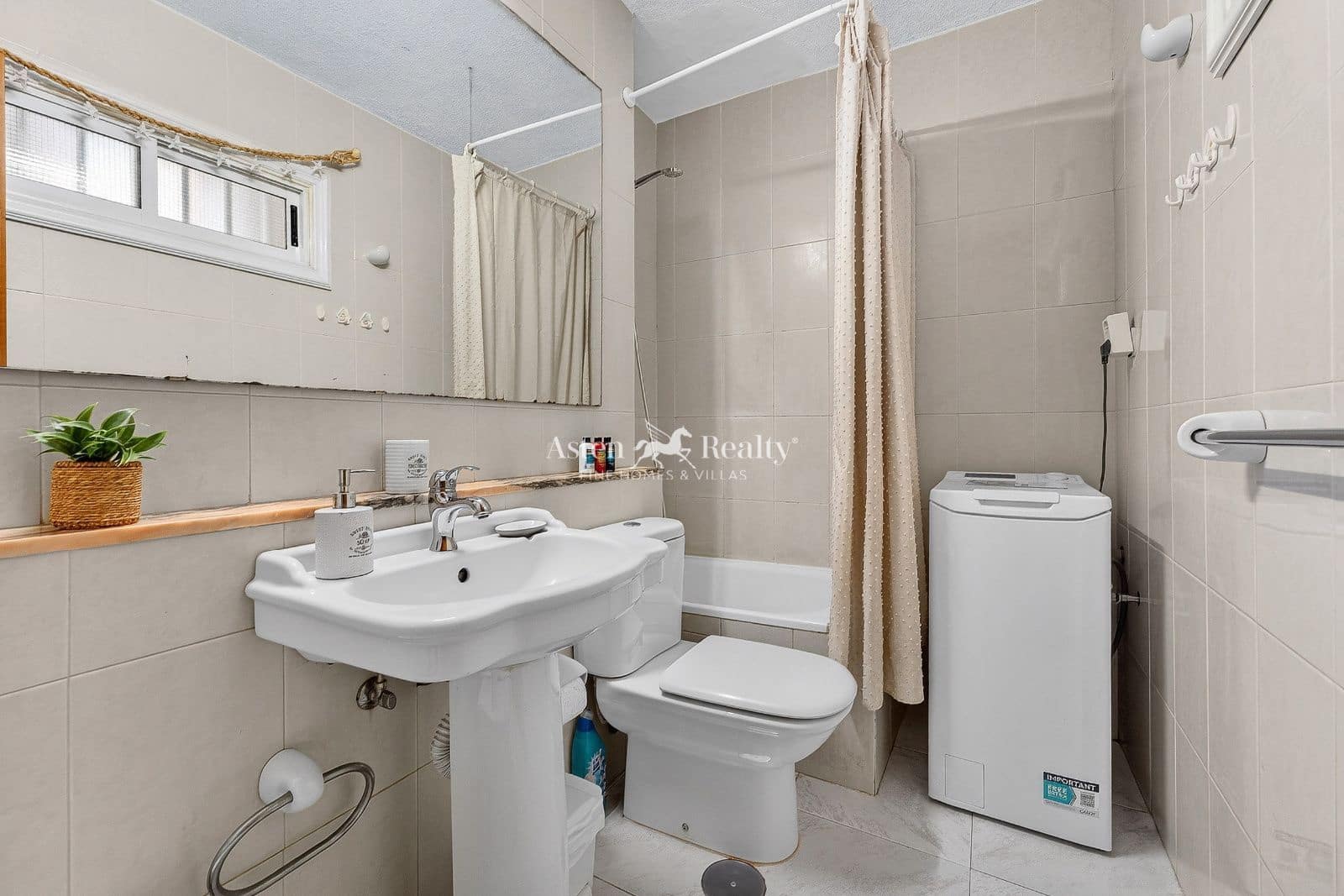 1 bedroom Flat for sale in Playa de las Americas with pool - € 273,000 (Ref: 9823886)