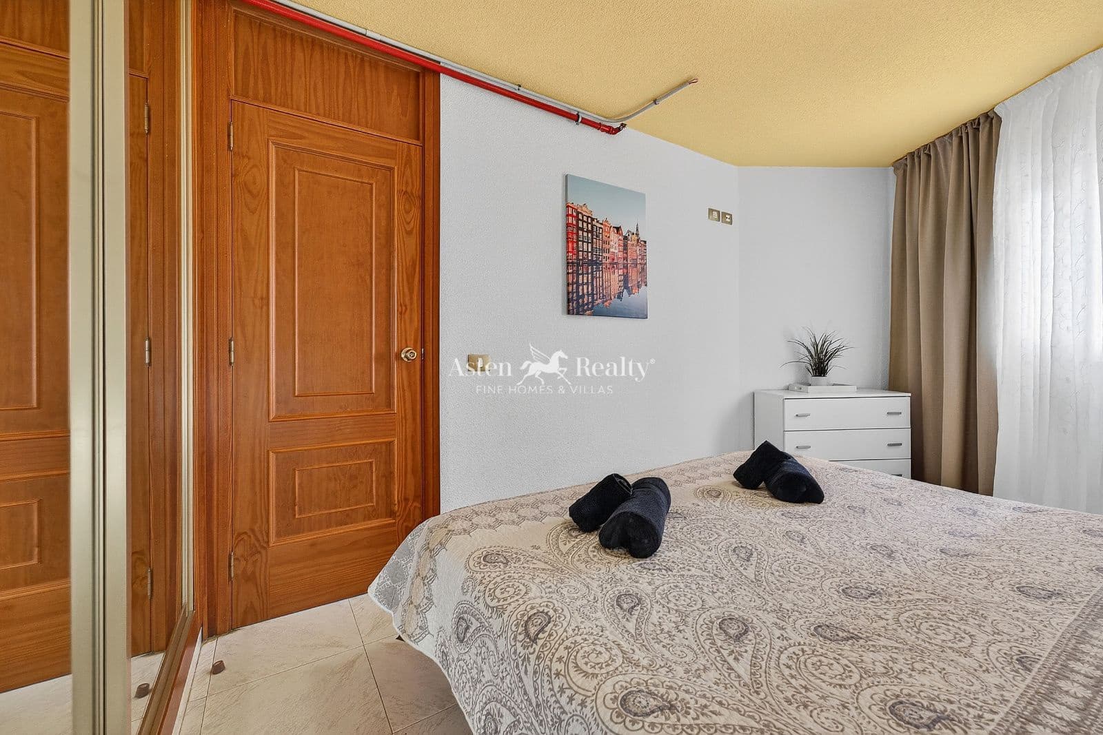 1 bedroom Flat for sale in Playa de las Americas with pool - € 273,000 (Ref: 9823886)