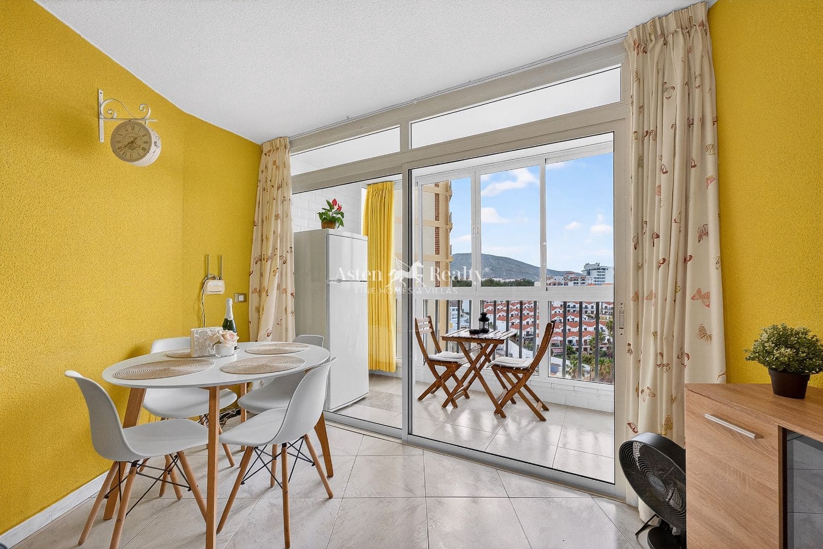 1 bedroom Flat for sale in Playa de las Americas with pool - € 273,000 (Ref: 9823886)