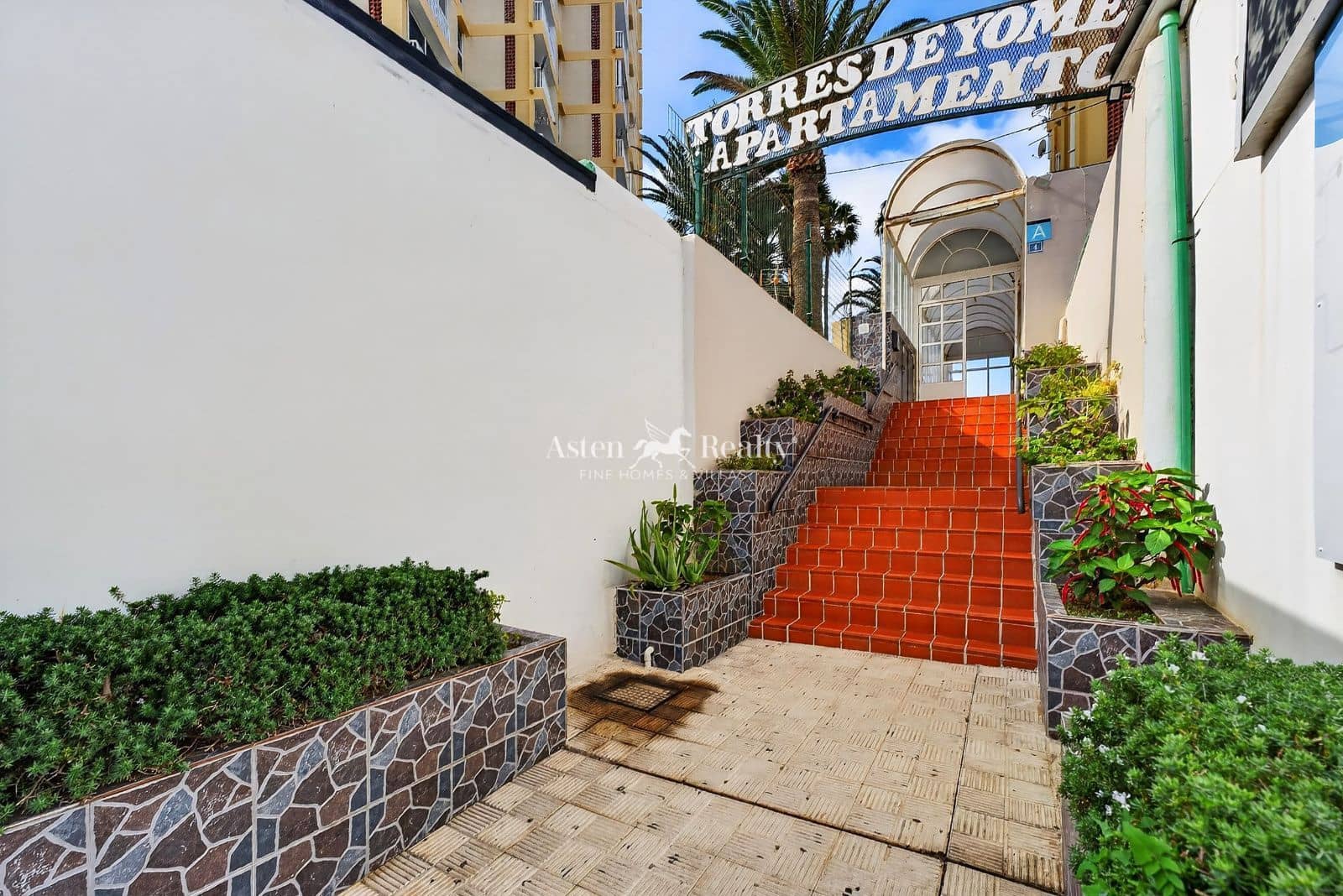 1 bedroom Flat for sale in Playa de las Americas with pool - € 273,000 (Ref: 9823886)