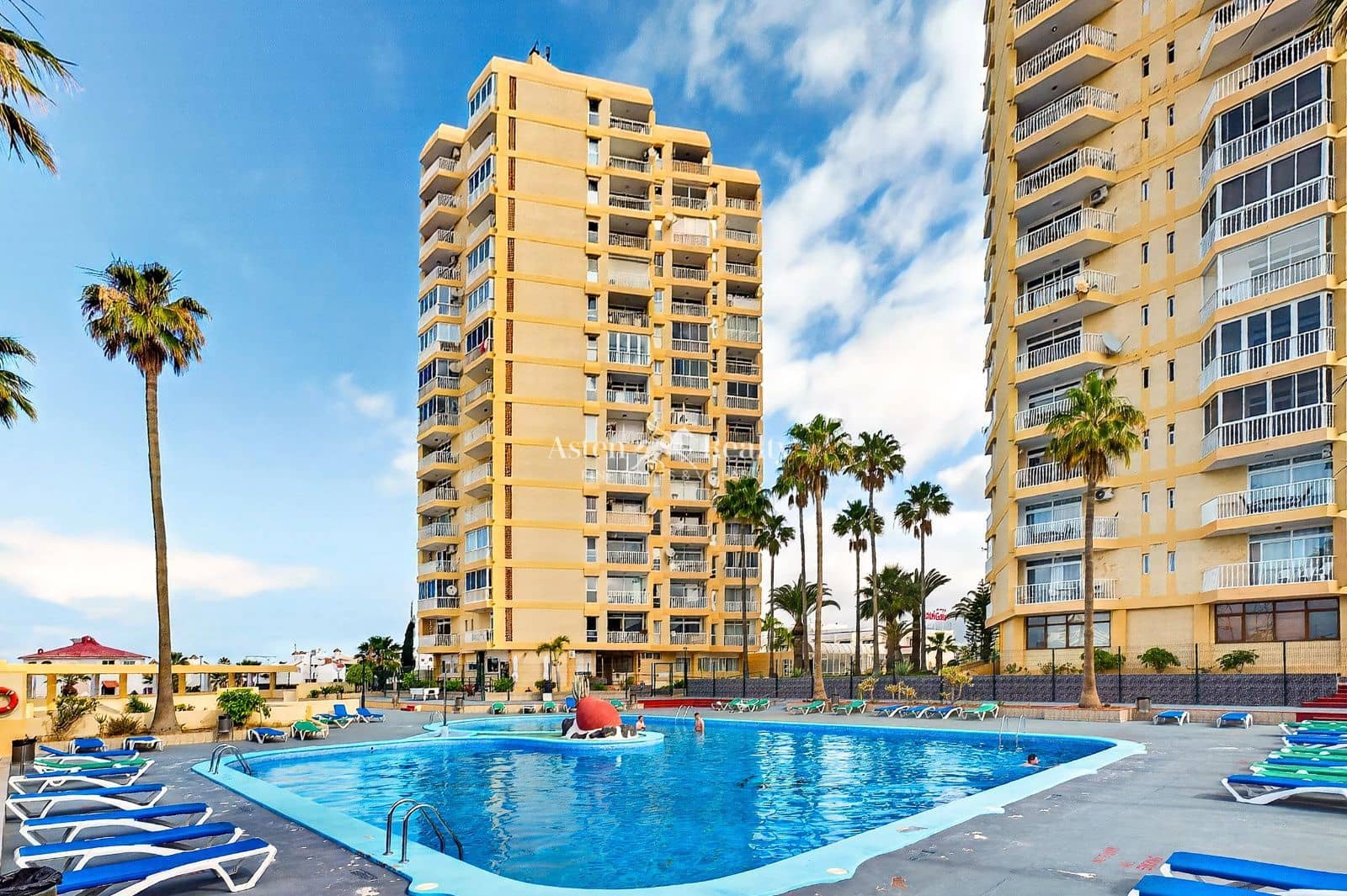 1 bedroom Flat for sale in Playa de las Americas with pool - € 273,000 (Ref: 9823886)