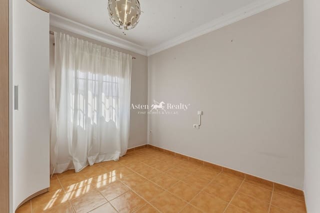 3 slaapkamer Flat te koop in Las Chafiras (San Miguel), San Miguel de Abona met zwembad garage - € 294.000 (Ref: 9823887)
