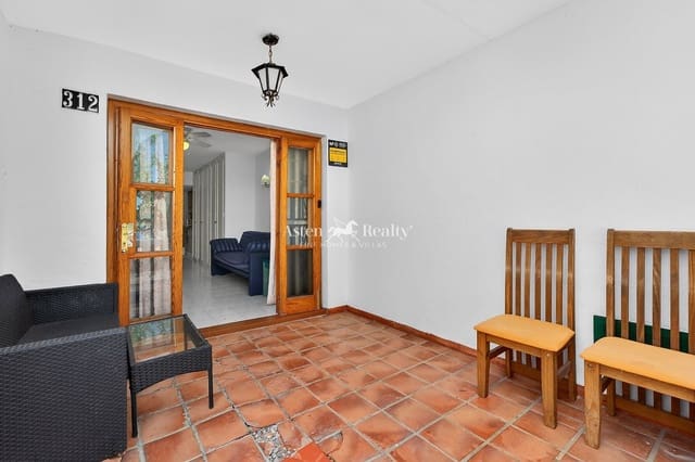 Leilighet til salgs i Los Cristianos, Arona med svømmebasseng - € 170 000 (Ref: 9824045)
