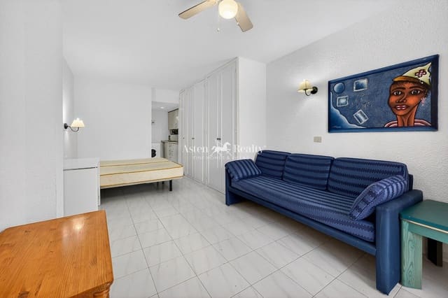Leilighet til salgs i Los Cristianos, Arona med svømmebasseng - € 170 000 (Ref: 9824045)