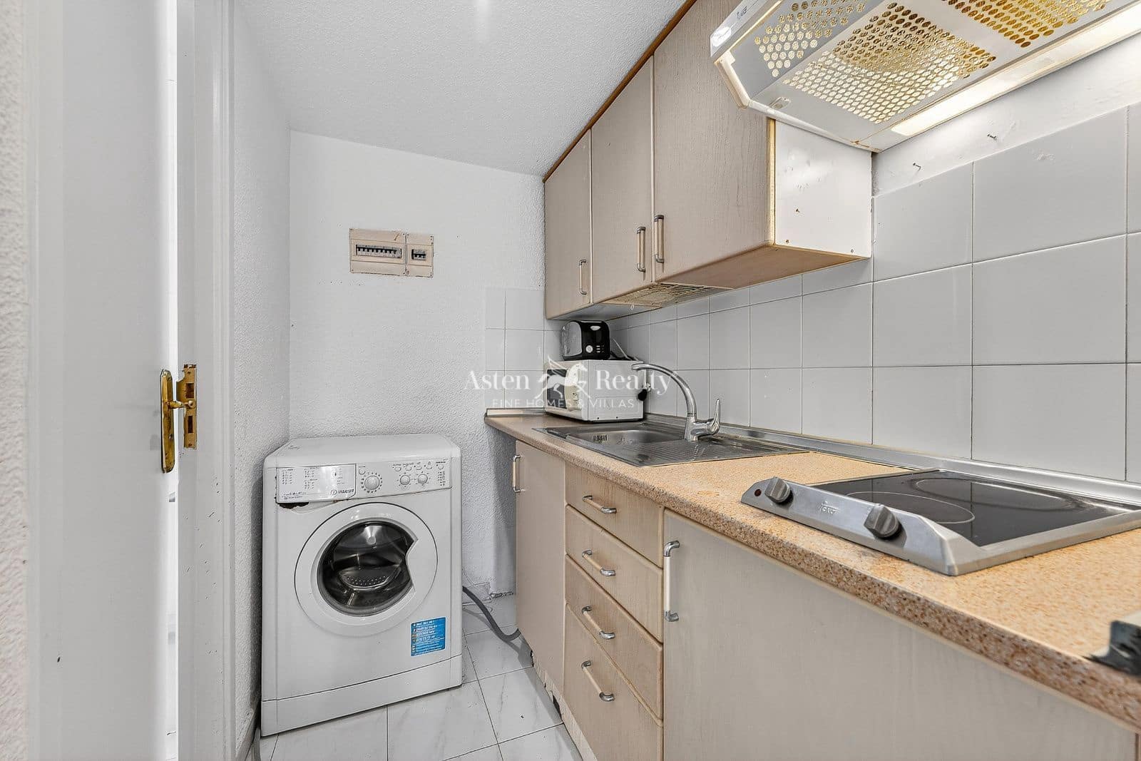 1 bedroom Flat for sale in Los Cristianos with pool - € 170,000 (Ref: 9824045)