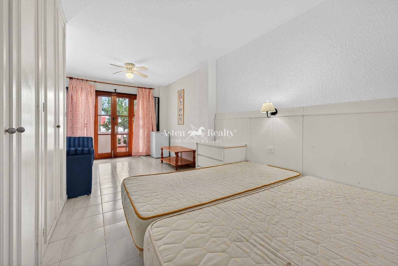 1 bedroom Flat for sale in Los Cristianos with pool - € 170,000 (Ref: 9824045)