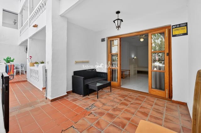 Leilighet til salgs i Los Cristianos, Arona med svømmebasseng - € 170 000 (Ref: 9824045)