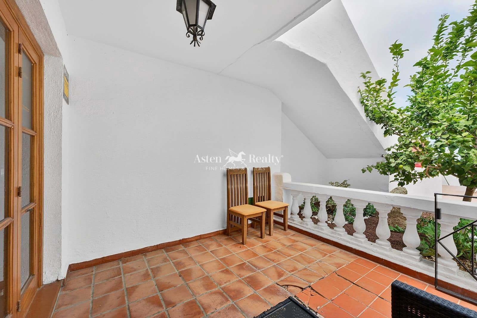 1 bedroom Flat for sale in Los Cristianos with pool - € 170,000 (Ref: 9824045)